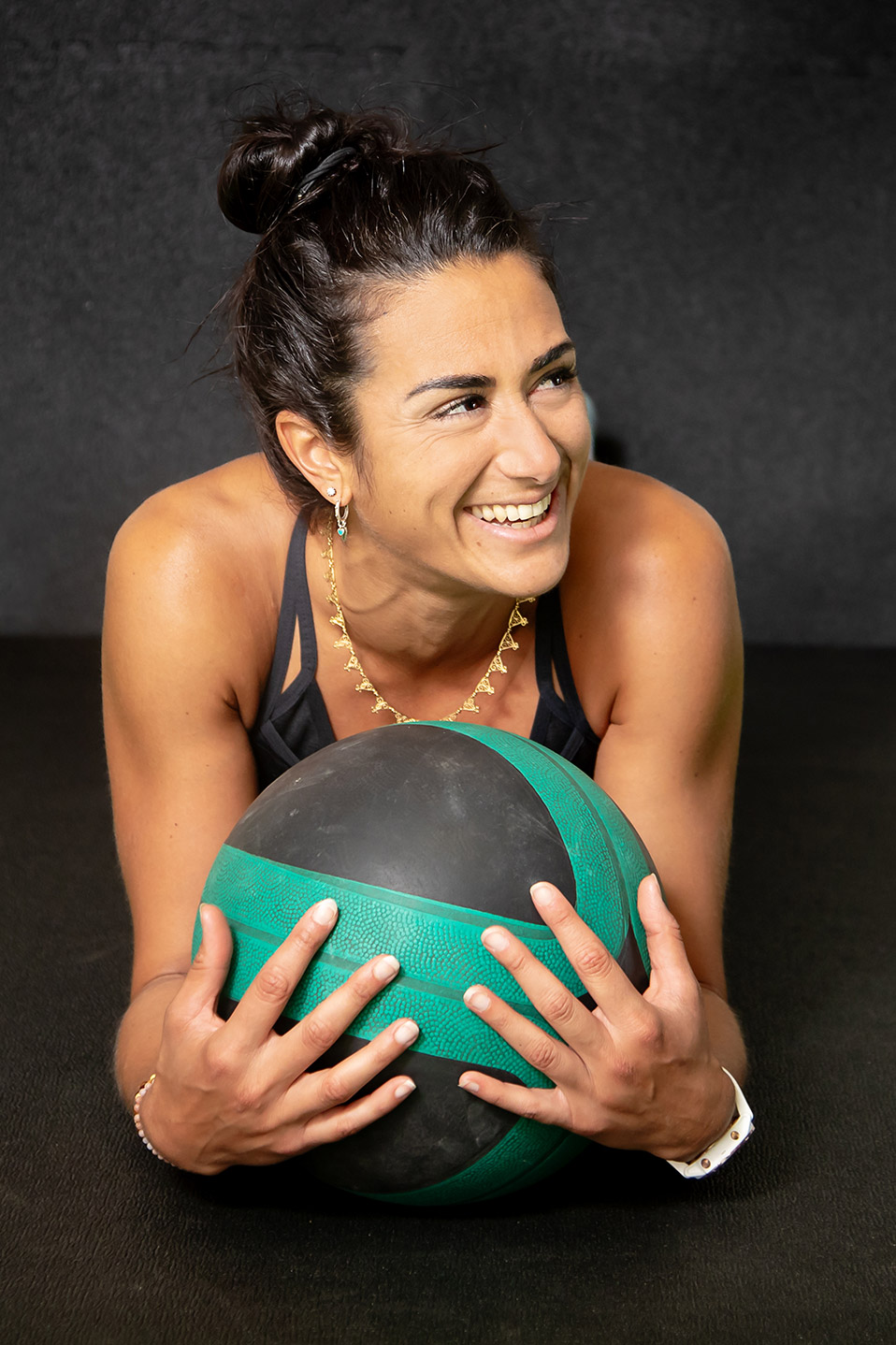 https://fitnessence.fr/wp-content/uploads/2024/08/entraineur-sport-individuel-postnatal-apres-accpuchement.jpg